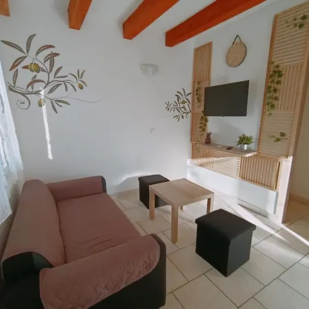 La Cour Des Miracles Aparthotel